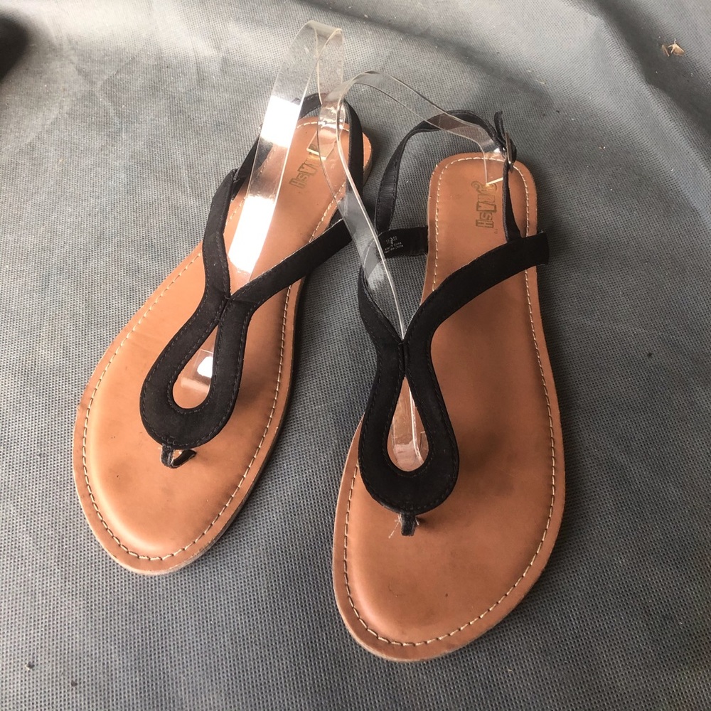 Keyhole sandals